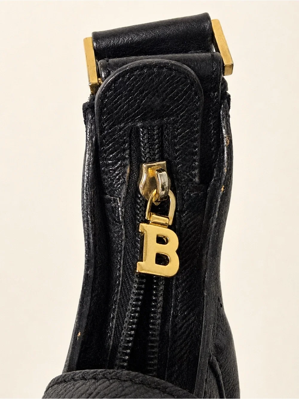 Bally Vintage Black Leather Shoulder Bag Gold Hardware Crossbody - Picture 8 of 10